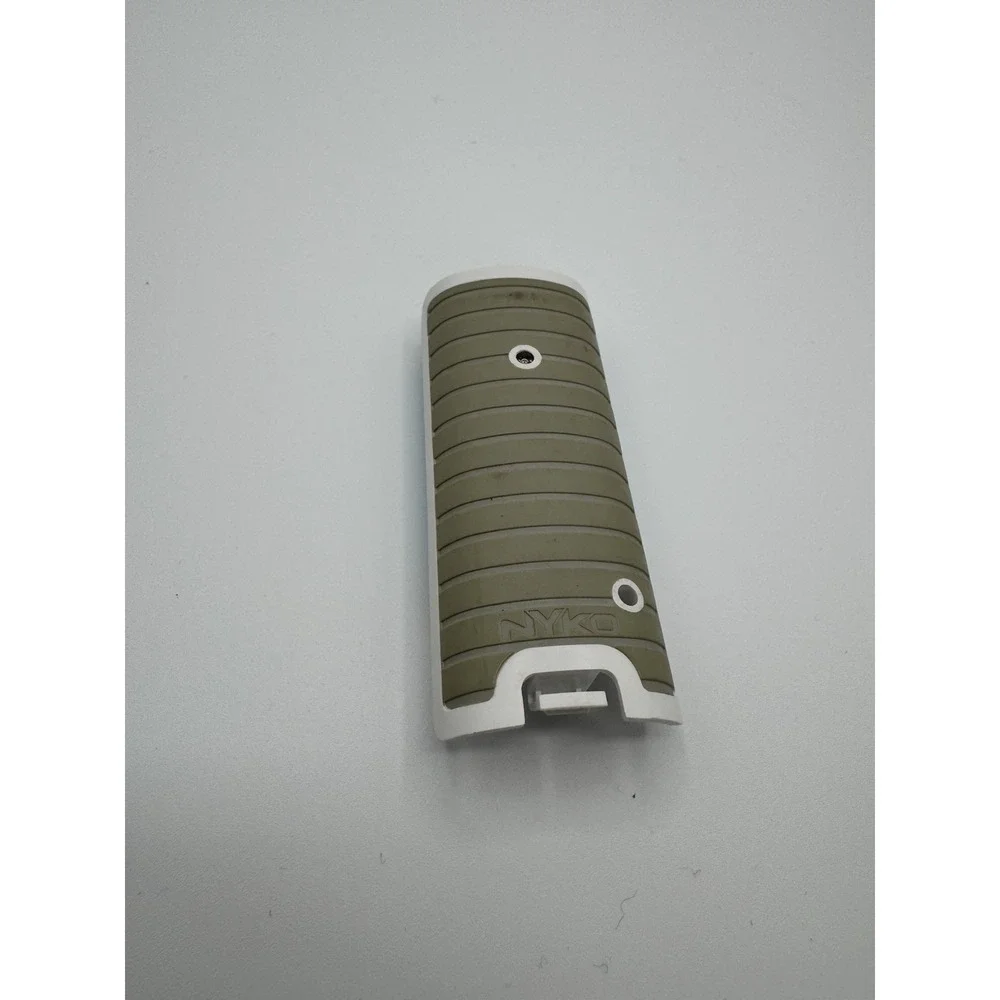 NYKO Nintendo Wii Remote Battery Grip Cover Door Lid Cover W/ Battery